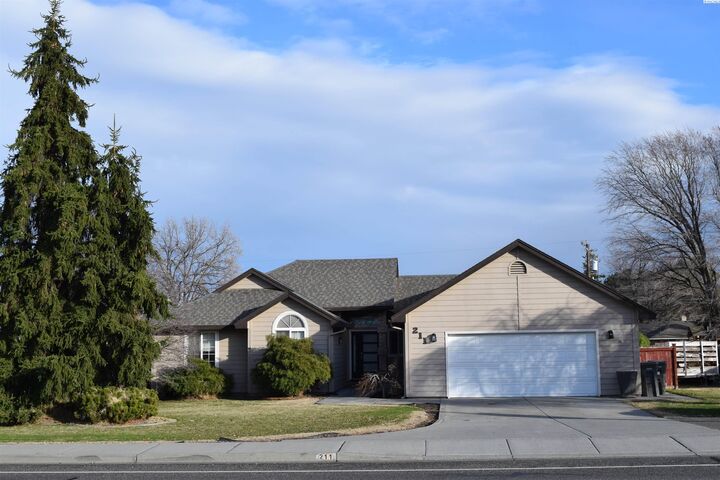 211 S Kellogg St  Kennewick WA 99336 photo