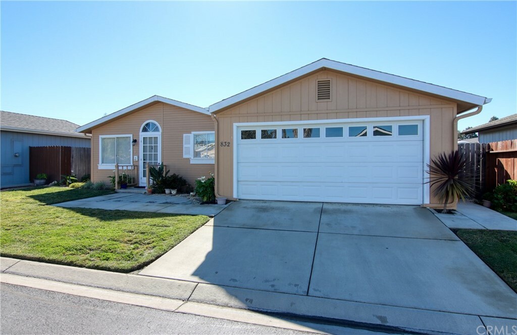 Property Photo:  832 Vista Del Rio  CA 93458 