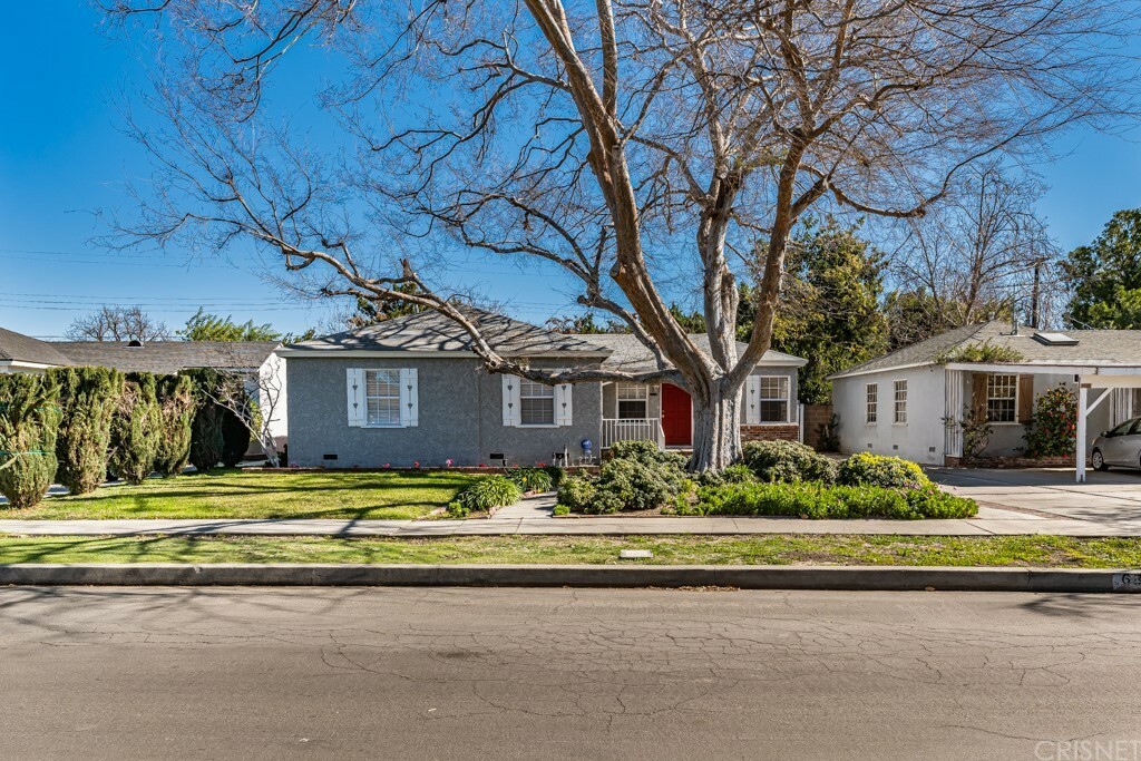 Property Photo:  6844 Zelzah Avenue  CA 91335 