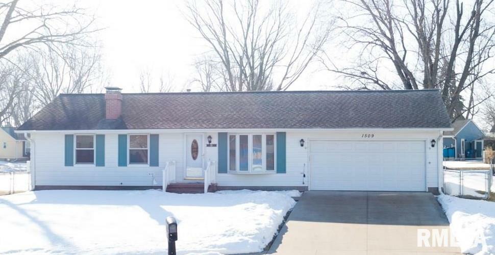 Property Photo:  1509 Crestline  IA 52732 