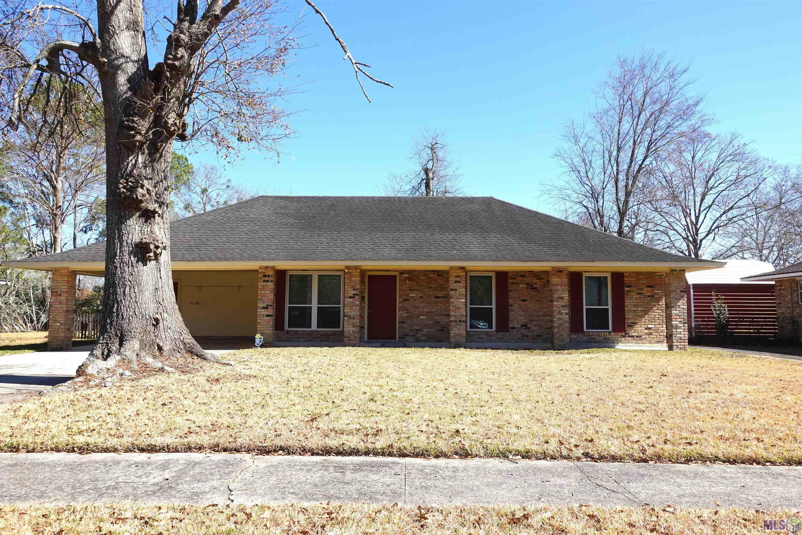 Property Photo: 4815 Idlewood Dr LA 70809