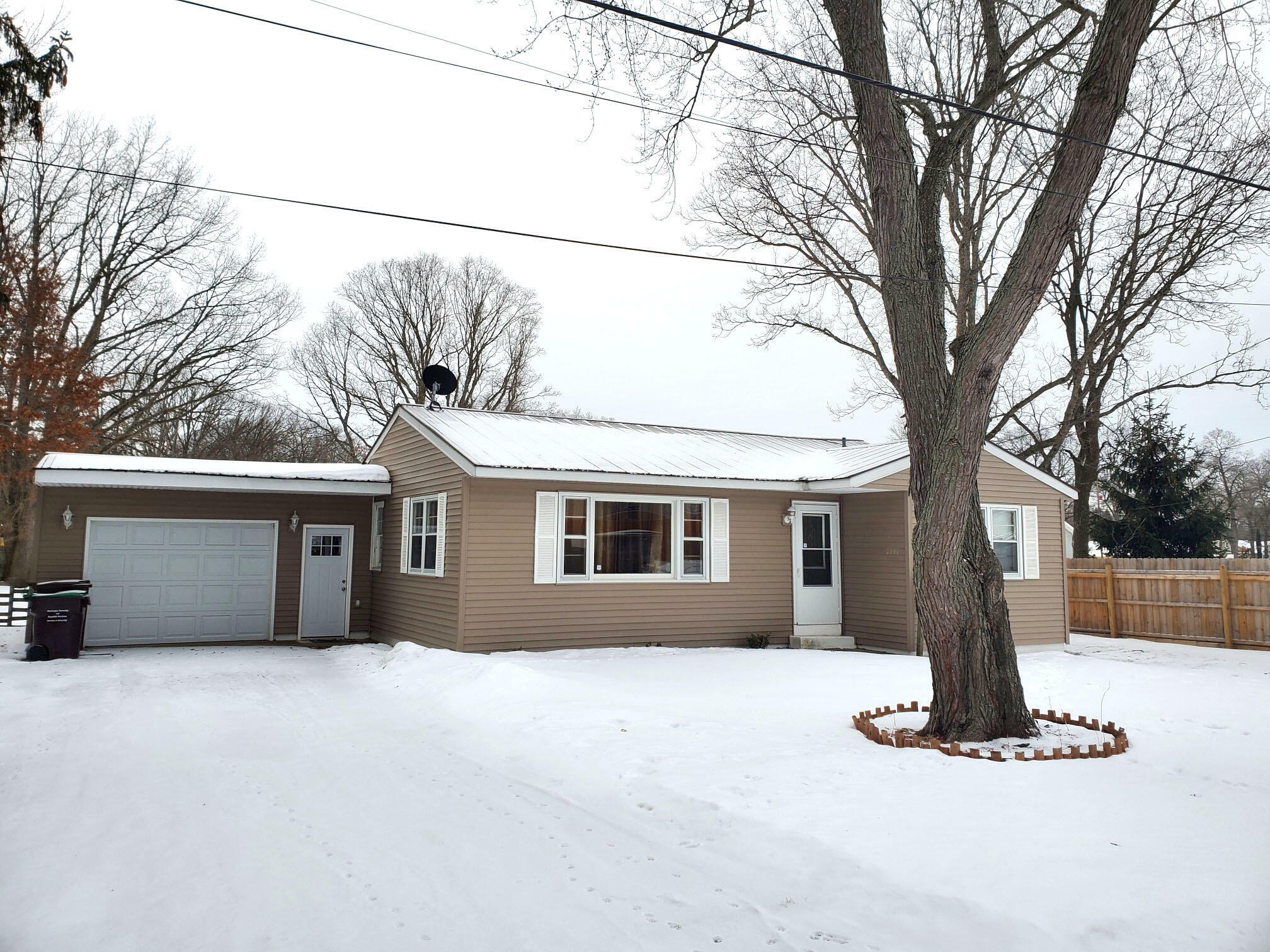 Property Photo:  2047 Ingram Court  MI 49442 