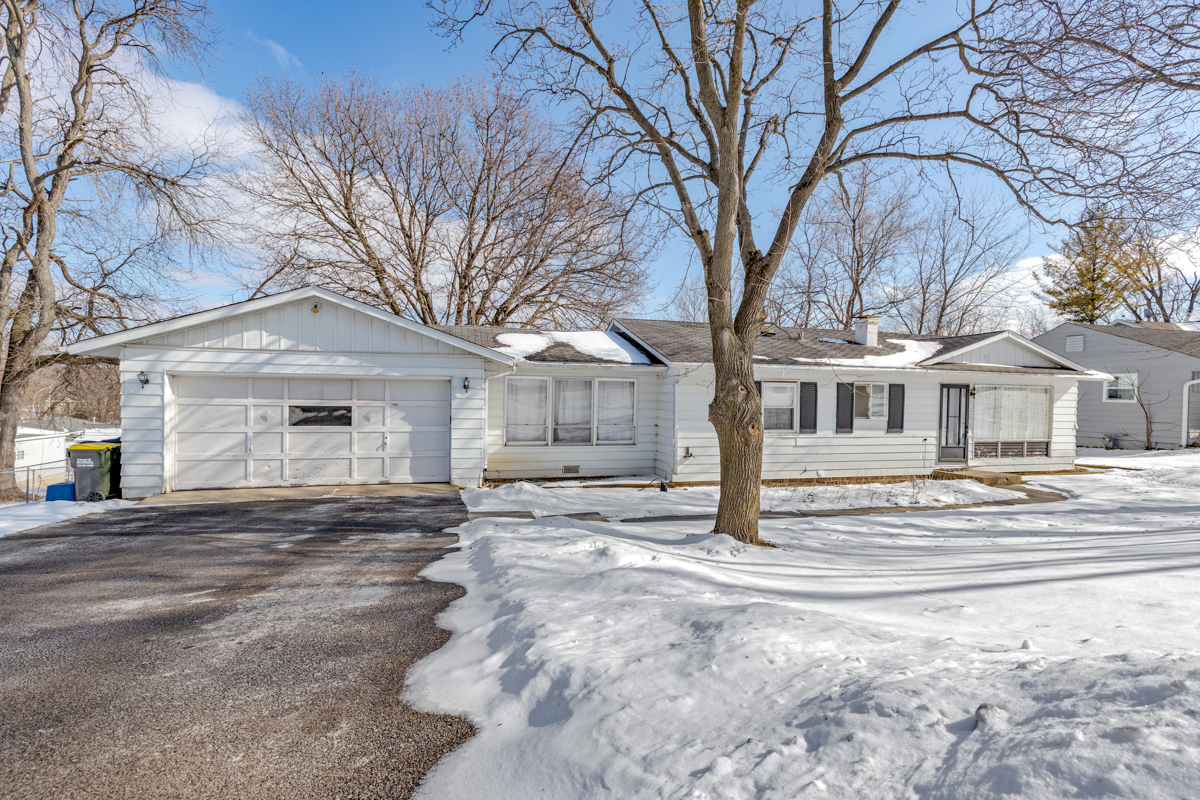 Property Photo:  1212 Maple Street  IL 60156 