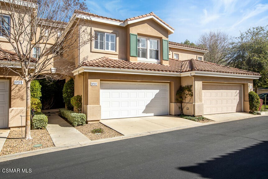 Property Photo:  572 Bannister Way C  CA 93065 