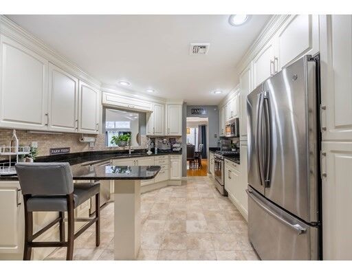 Property Photo:  11 Alcott Way 11  MA 01845 