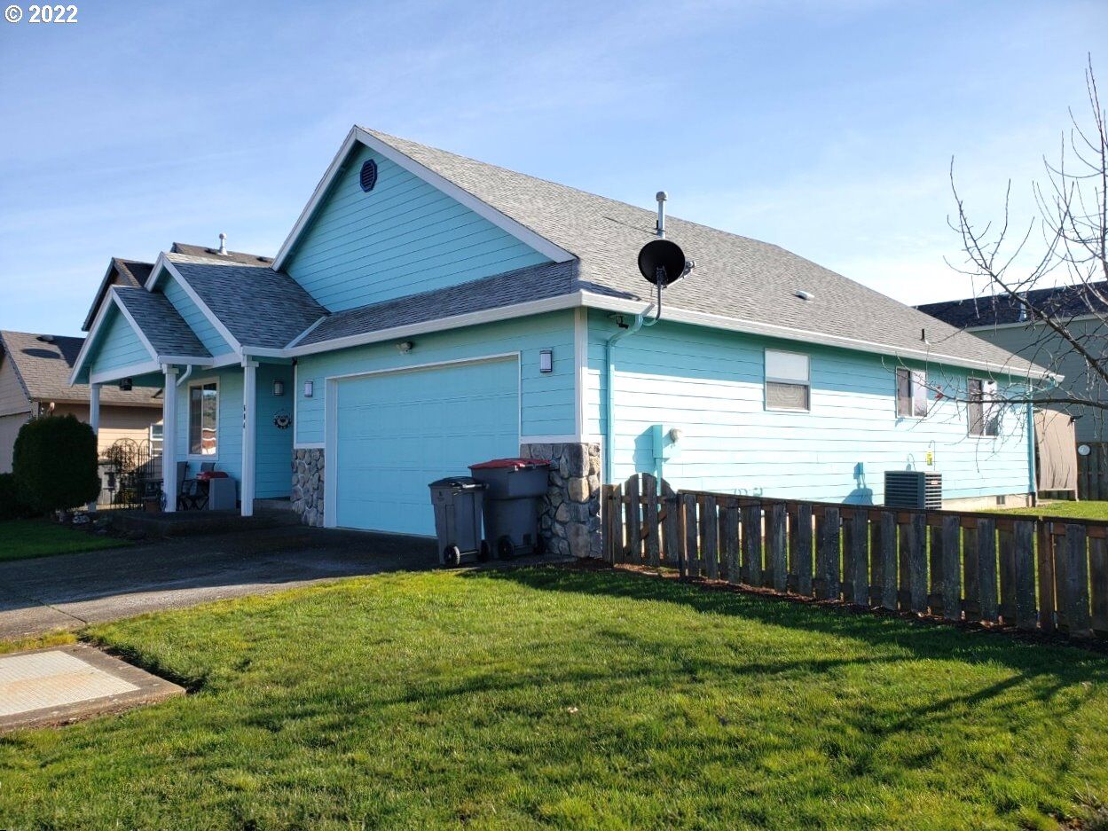 Property Photo: 604 NW Blair St OR 97378