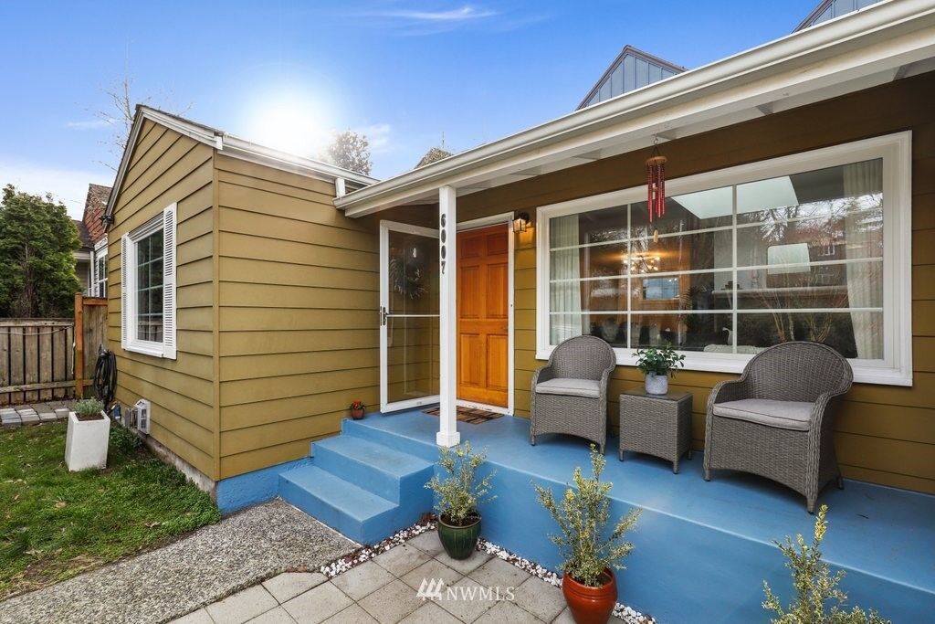 Property Photo: 6007 Fauntleroy Way SW WA 98136