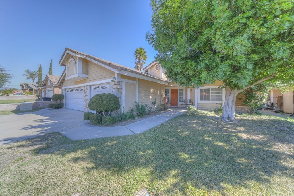 Property Photo:  9735 Lime Avenue  CA 92335 