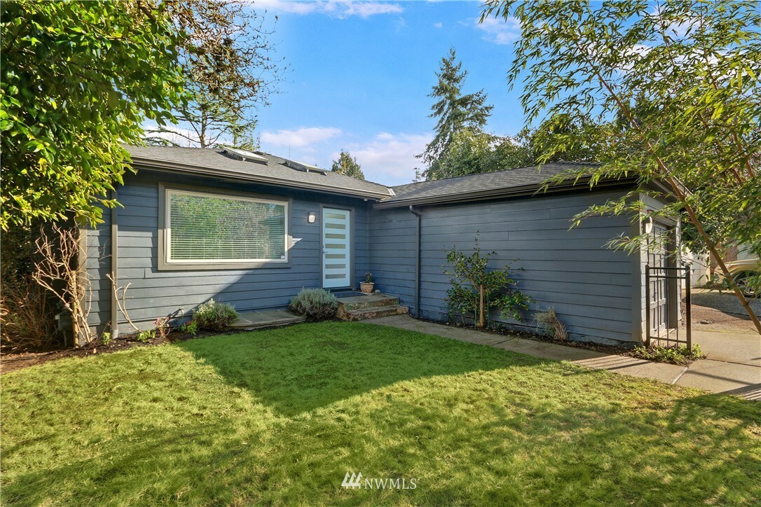 Property Photo:  10442 Waters Avenue S  WA 98178 