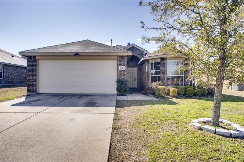 Property Photo: 2105 Thistle Lane TX 75126