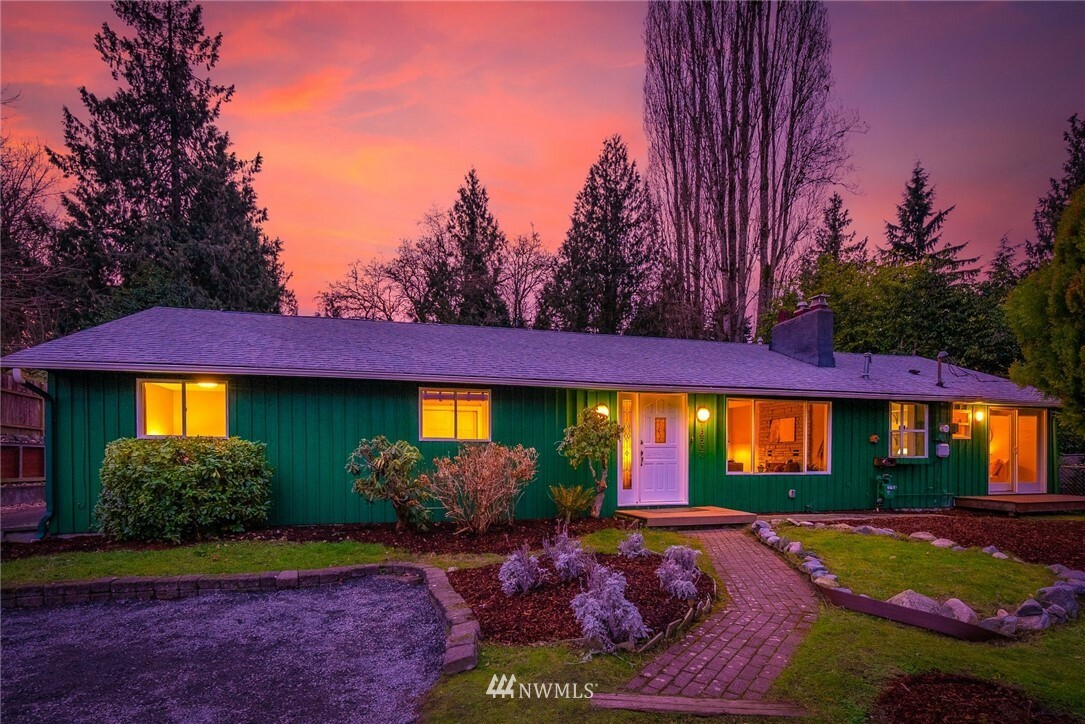 Property Photo:  16533 34th Avenue NE  WA 98155 