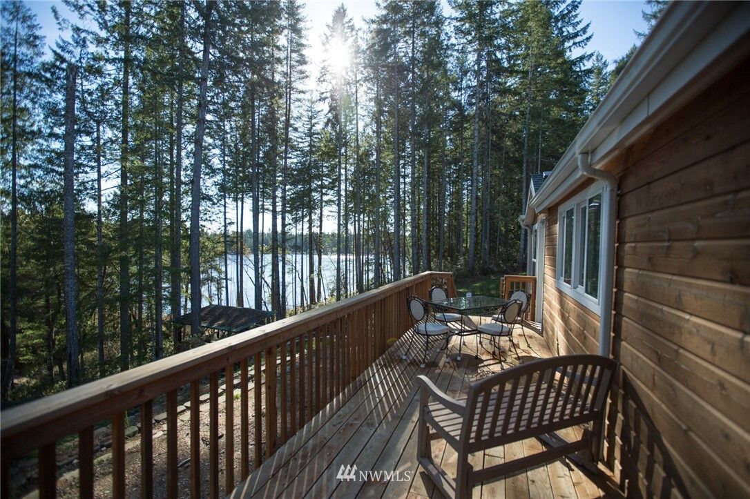Property Photo:  1761 E Trails End Drive  WA 98528 
