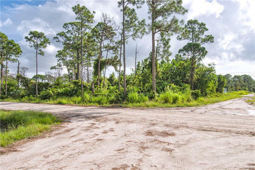 Property Photo:  1190 11th Court SW  FL 32962 