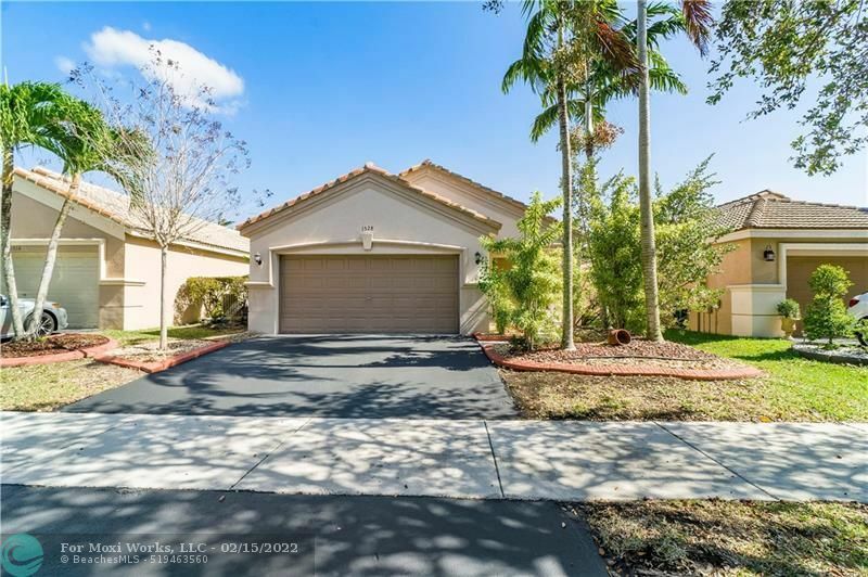 Property Photo: 1528 Sunset Way FL 33327