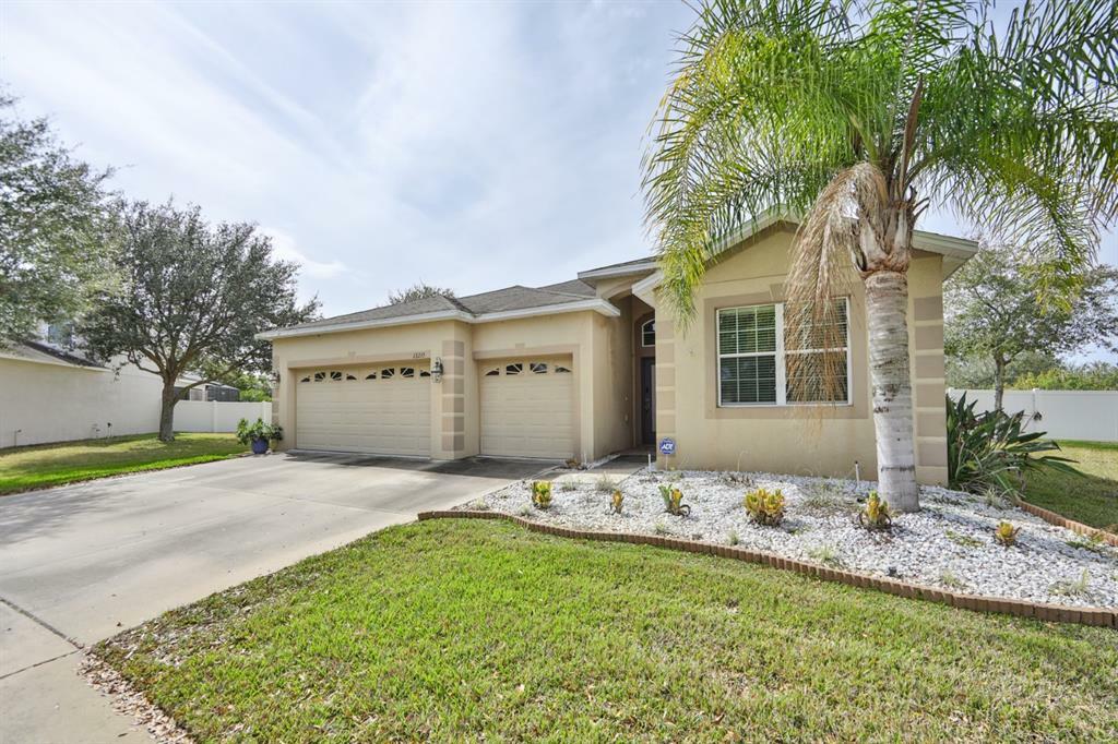 Property Photo:  13215 Graham Yarden Drive  FL 33579 