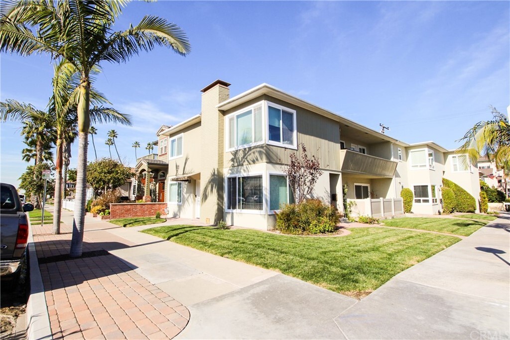 Property Photo: 617 E Ocean CA 90740