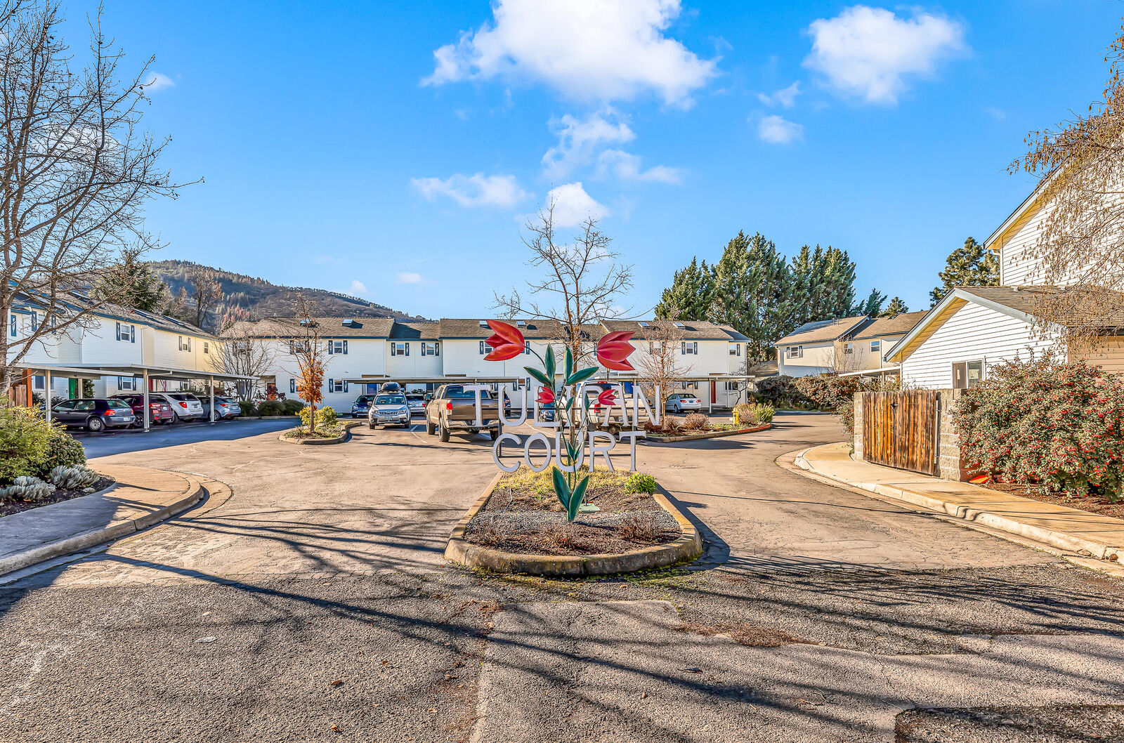 Property Photo: 488 Tulipan Way OR 97540