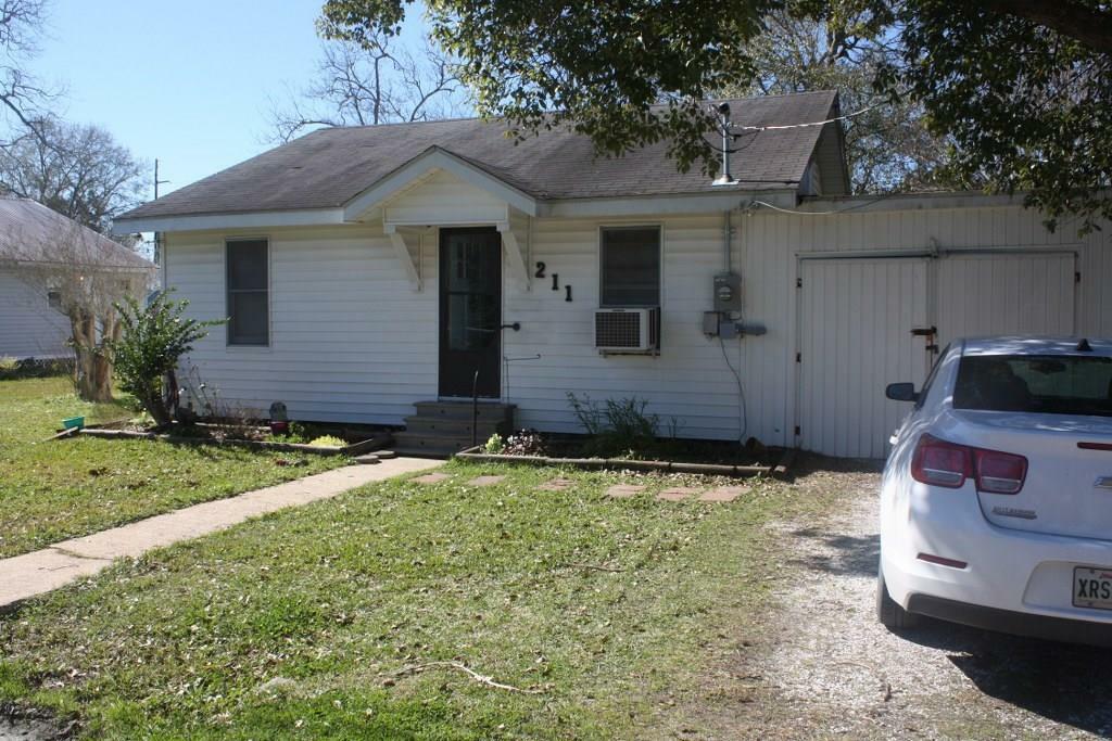 211 N Stanford Street  Sulphur LA 70663 photo