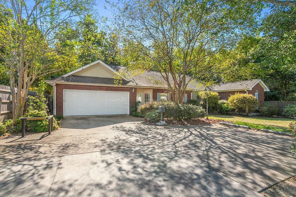 Property Photo:  2701 Henderson Bayou Place  LA 70605 