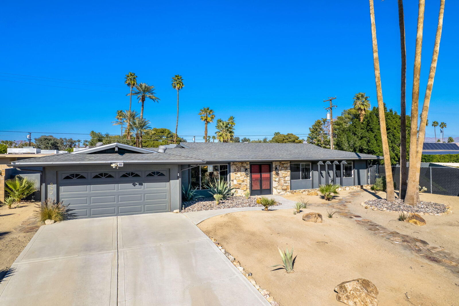 Property Photo: 980 N Buttonwillow Circle CA 92262