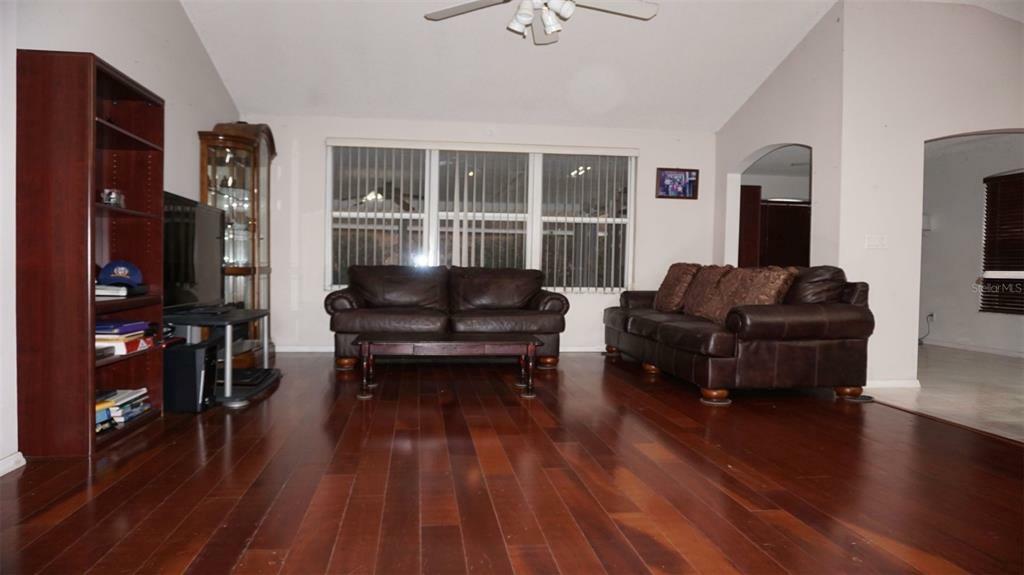 Property Photo:  355 Fountainview Circle  FL 34677 