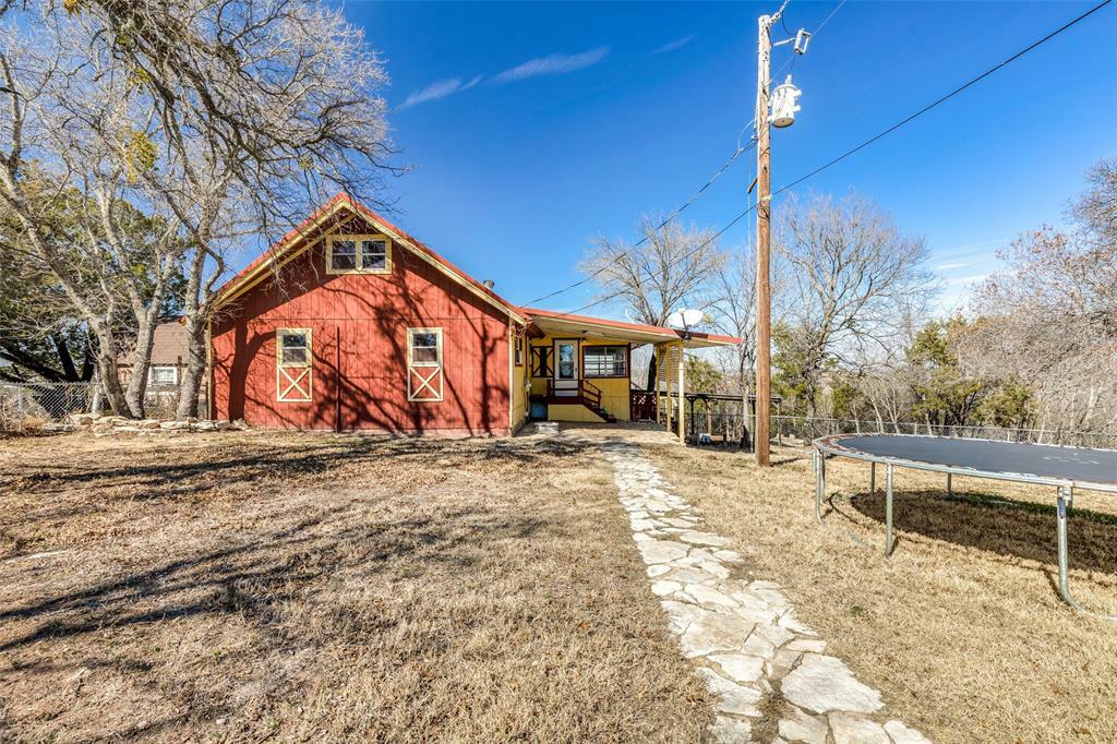 Property Photo:  2810 N Mountain View Road  TX 76048 