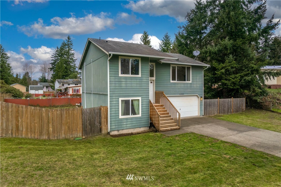 Property Photo: 11322 202nd Avenue E WA 98391