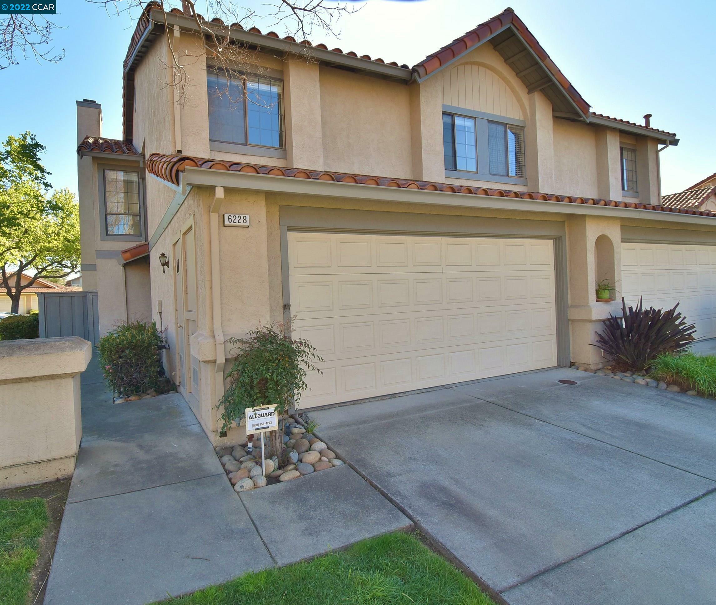 Property Photo:  