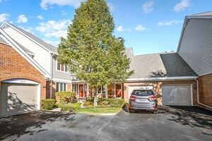 Property Photo: 1614 E Clayton Court 1614 IL 60004