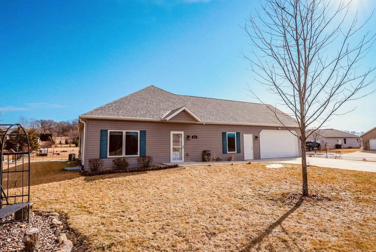 Property Photo: 623 Stonefield Ln WI 53190
