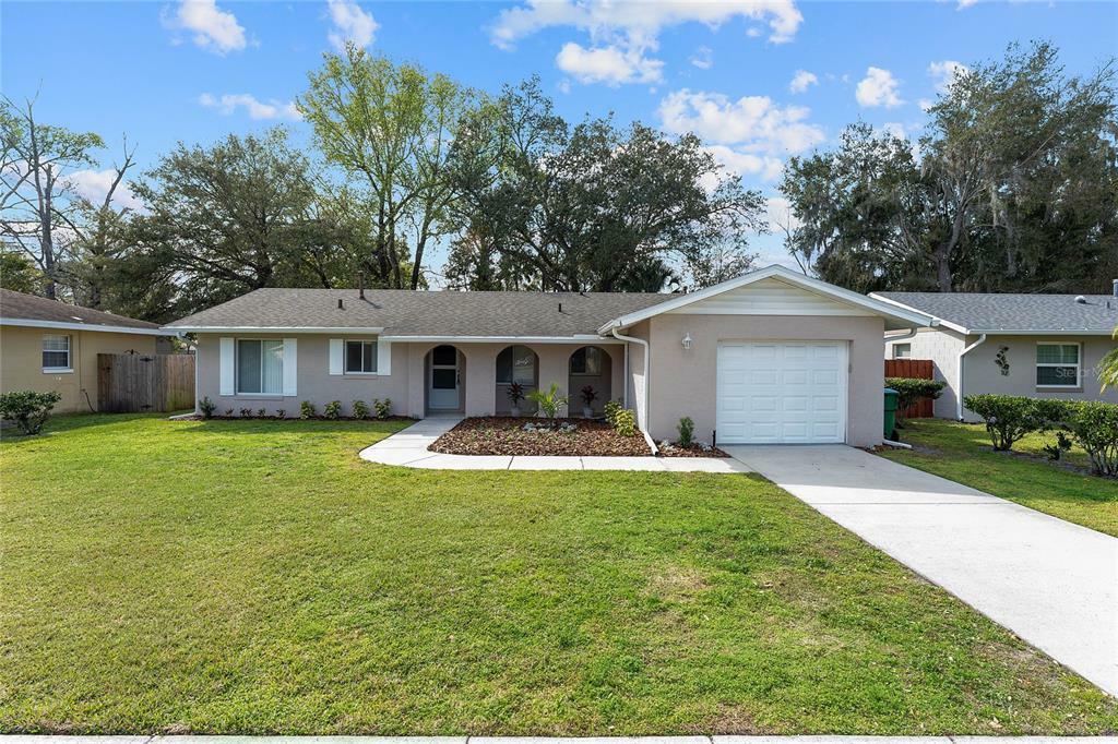 Property Photo: 116 S Moss Road FL 32708