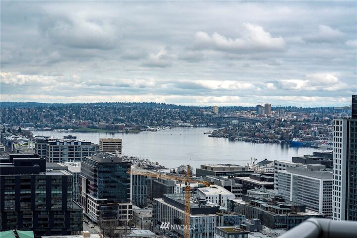 Property Photo:  583 Battery Street 2603N  WA 98121