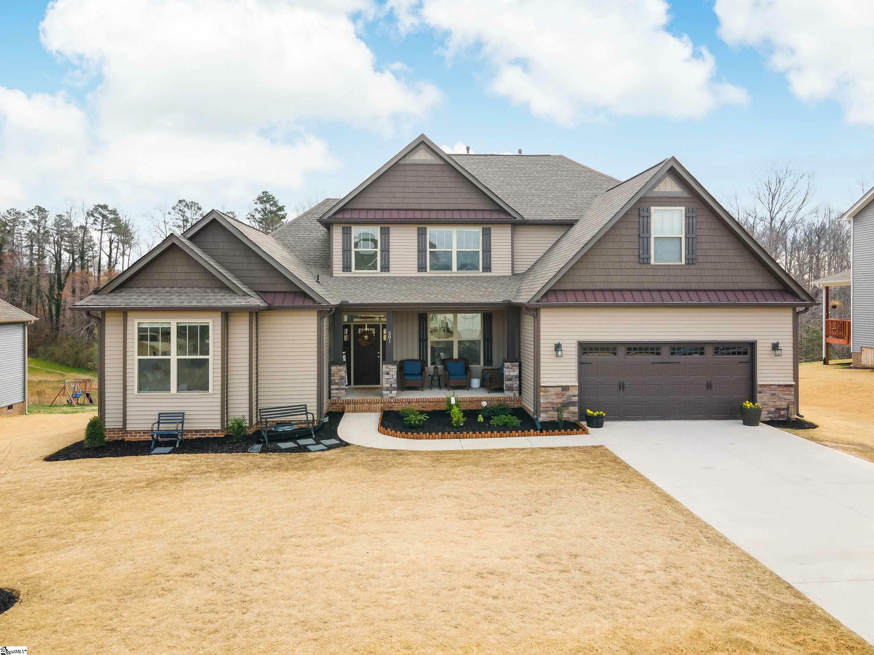 Property Photo: 201 Ryders Way SC 29687