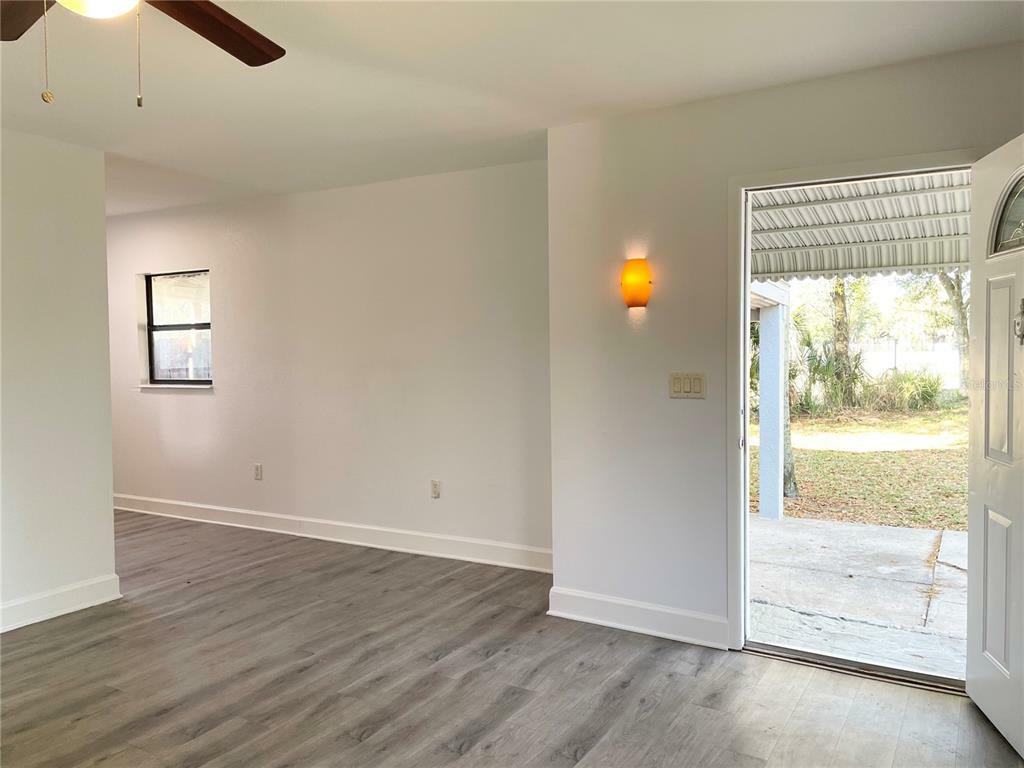 Property Photo:  2020 32nd Avenue E  FL 34208 