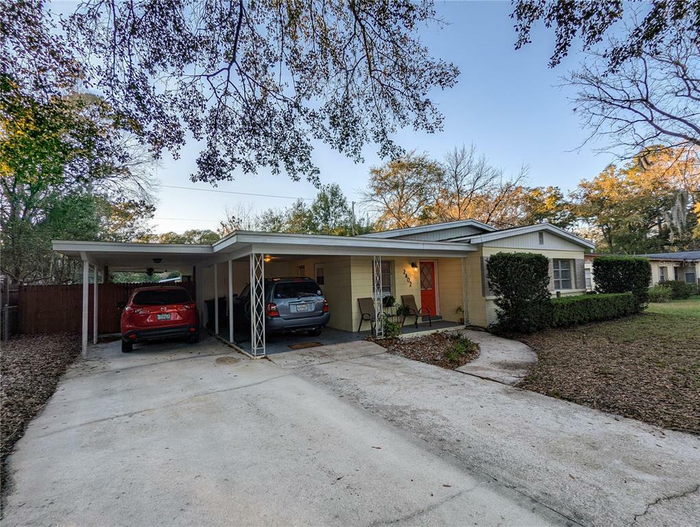 Property Photo:  2402 NE 12th Street  FL 32609 