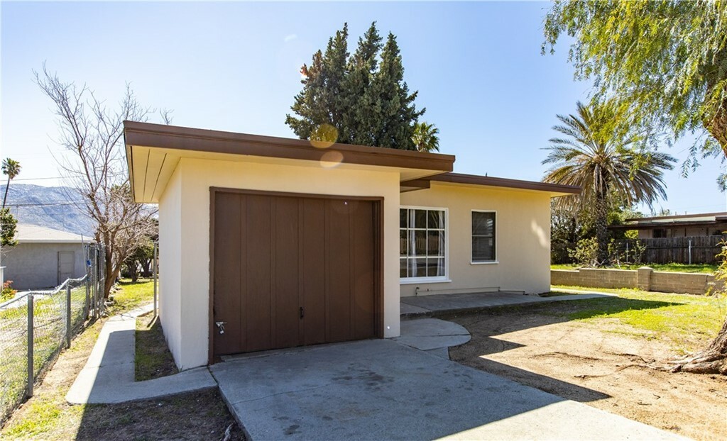 Property Photo:  1120 W Hays Street  CA 92220 