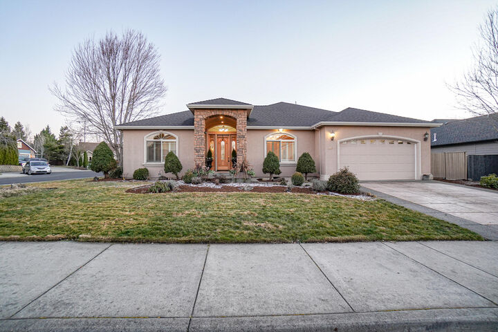 180 Bellerive Drive  Eagle Point OR 97524 photo