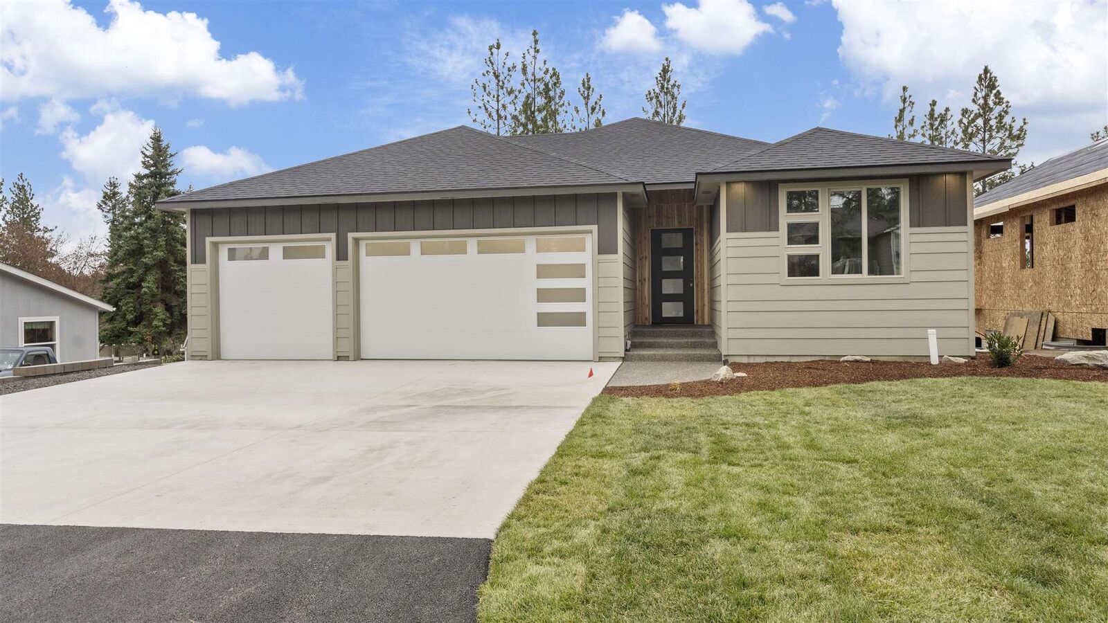 Property Photo: 920 E Farwell Rd WA 99208