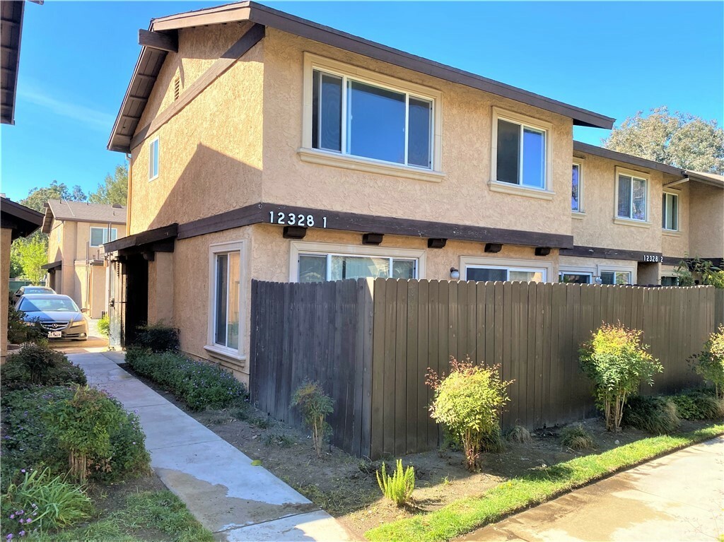 Property Photo:  12328 Runnymede Street 1  CA 91605 