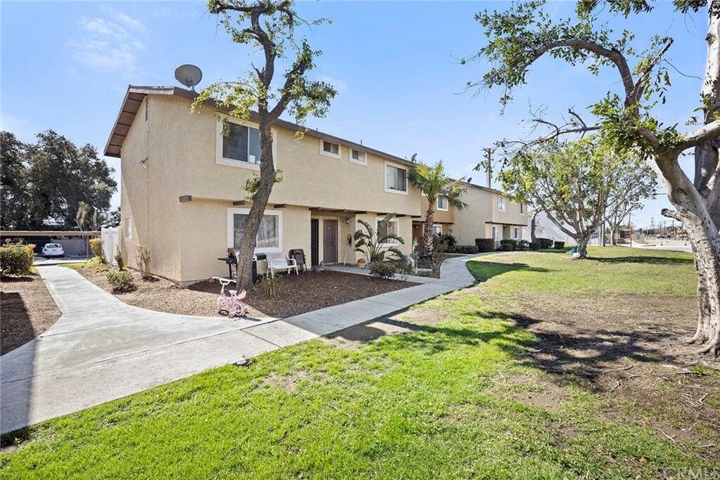 Property Photo: 8505 Mulberry Avenue CA 92335