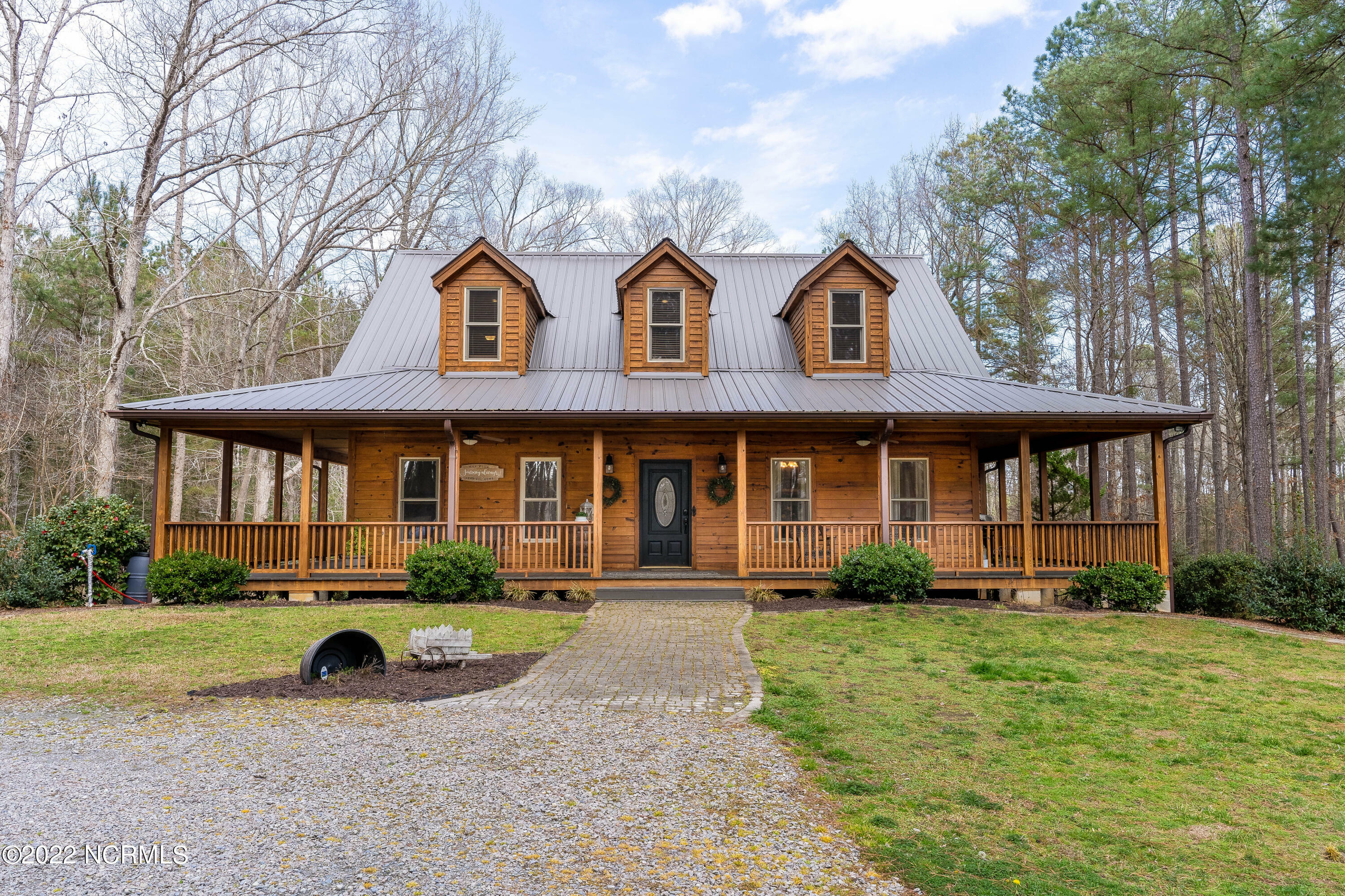 Property Photo:  953 Niagara Carthage Road  NC 28327 