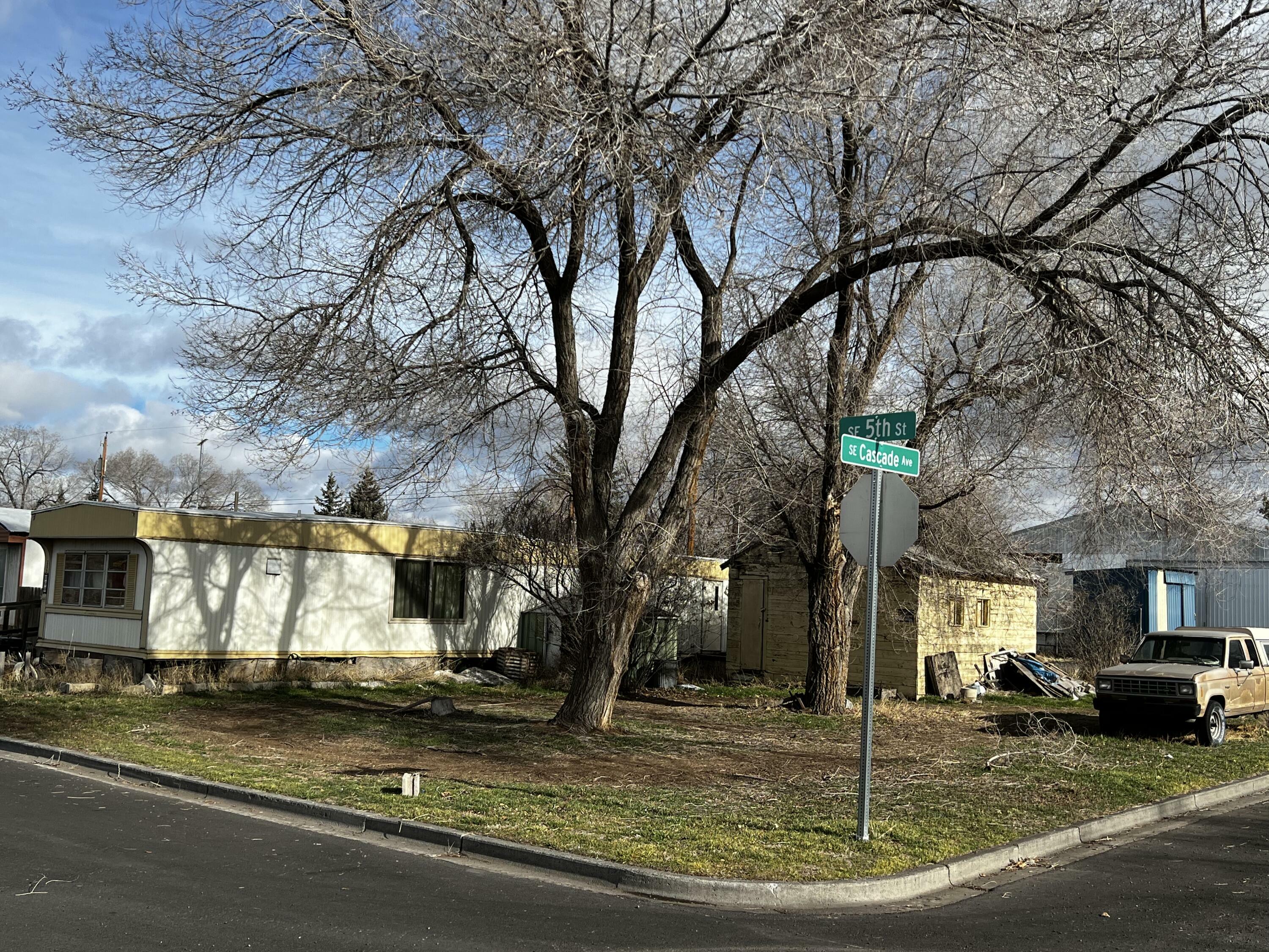 Property Photo:  250 SE 5th Street  OR 97756 