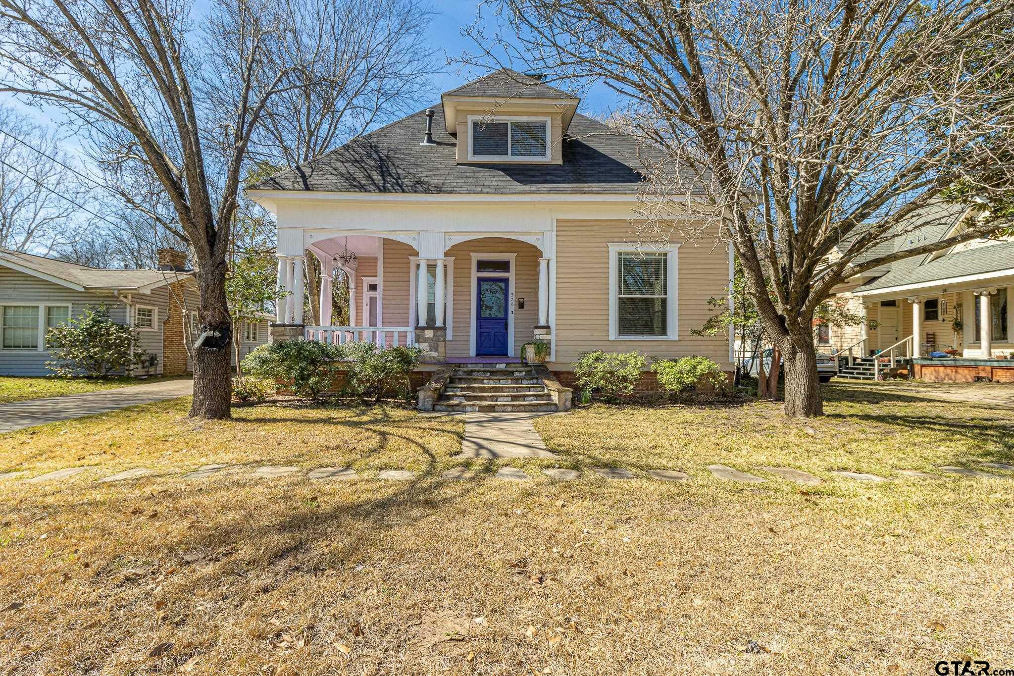 Property Photo:  320 N Montgomery  TX 75644 