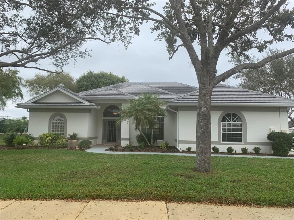 Property Photo:  567 Lake Of The Woods Drive  FL 34293 