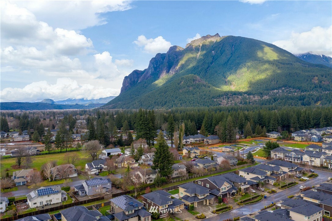 Property Photo:  792 SE 11th St  WA 98045 