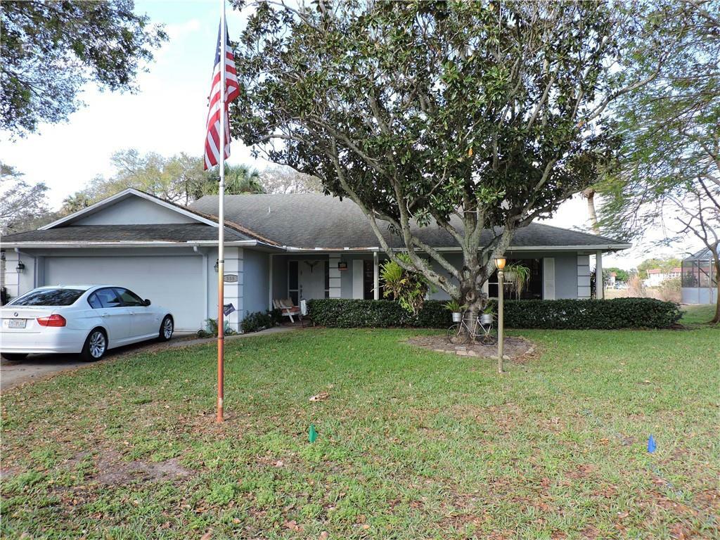 Property Photo:  555 W Forest Trail  FL 32962 