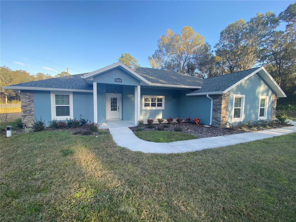 Property Photo:  35220 Twin Lakes Boulevard  FL 34788 