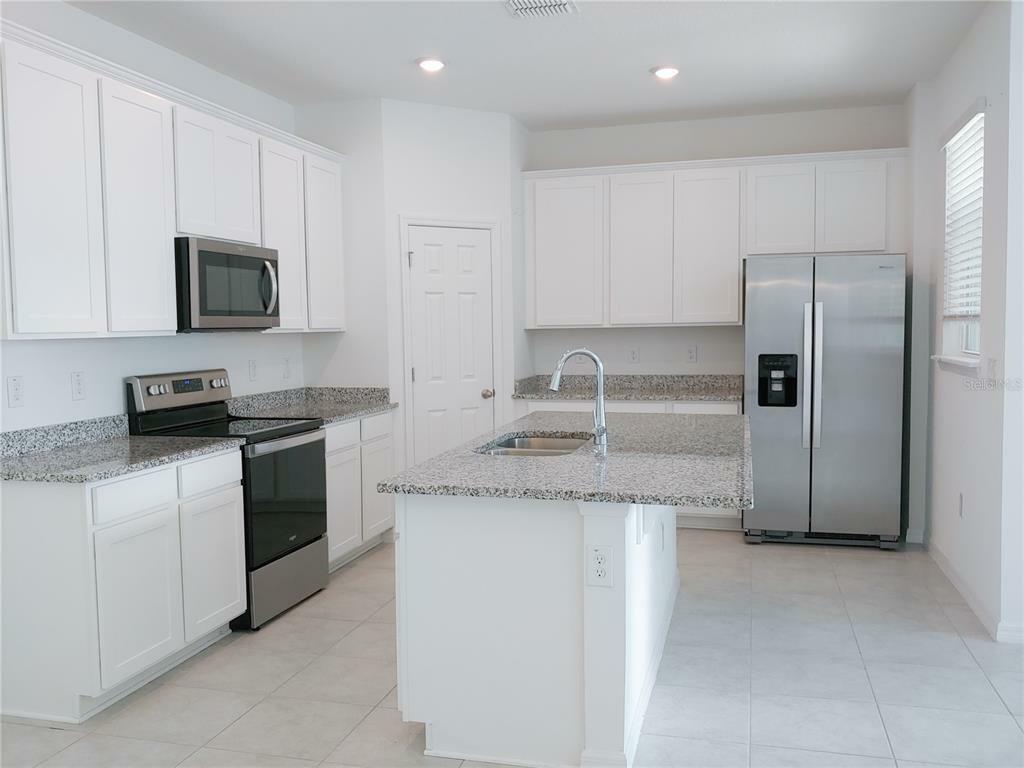 Property Photo:  15661 Willow Arbor Circle  FL 32824 