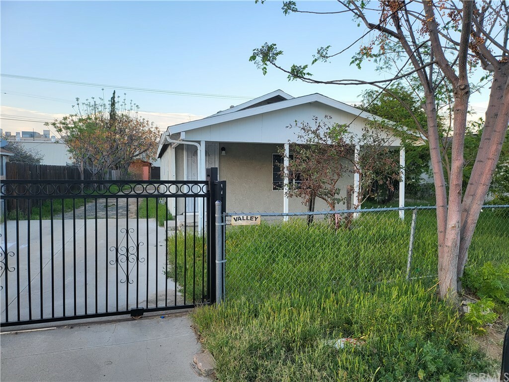 8431 Cypress Avenue  Riverside CA 92503 photo