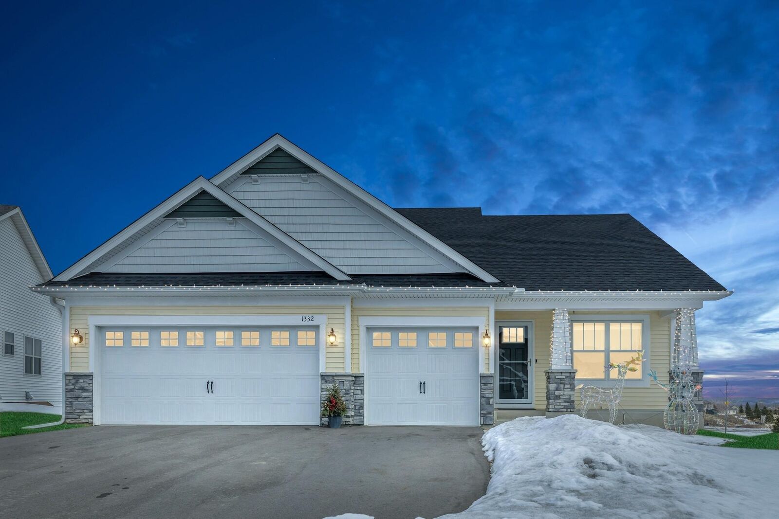 Property Photo:  1332 Chestnut Circle  MN 55315 